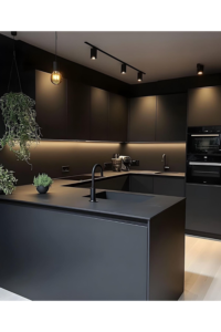 eletrodomésticos electrolux pretos em cozinha moderna planejada